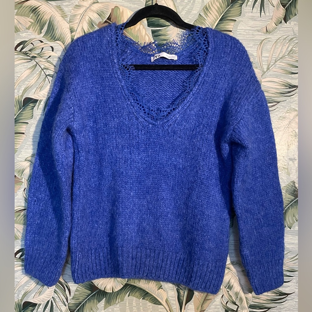 Zara sweater W/ lace details at the collar. New super soft